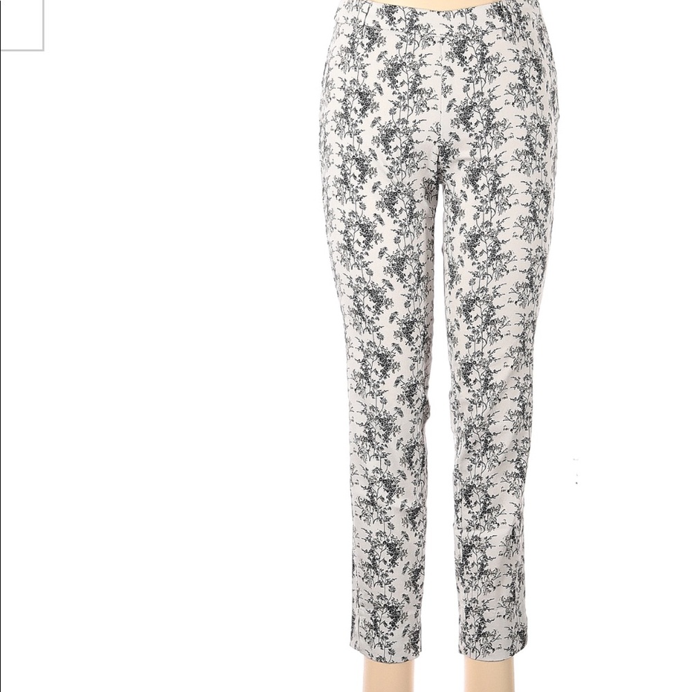 H&M white & black dress pants with a zipper on the side. Size 4